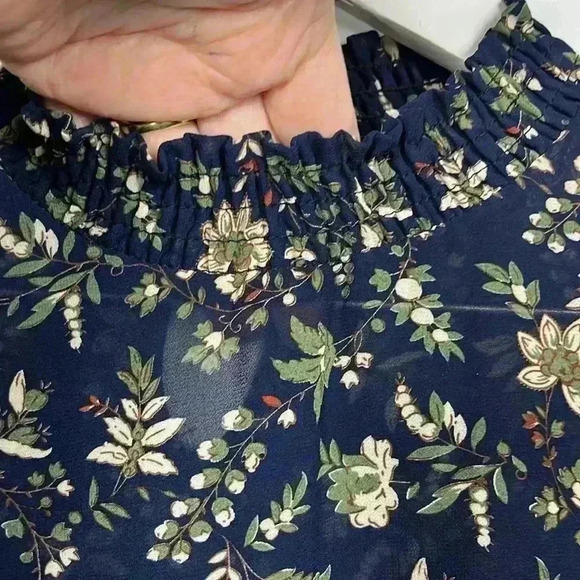 No Brand Womens Top Navy L Smocked Neckline Floral Print Button Closure Classy - Picture 2 of 11